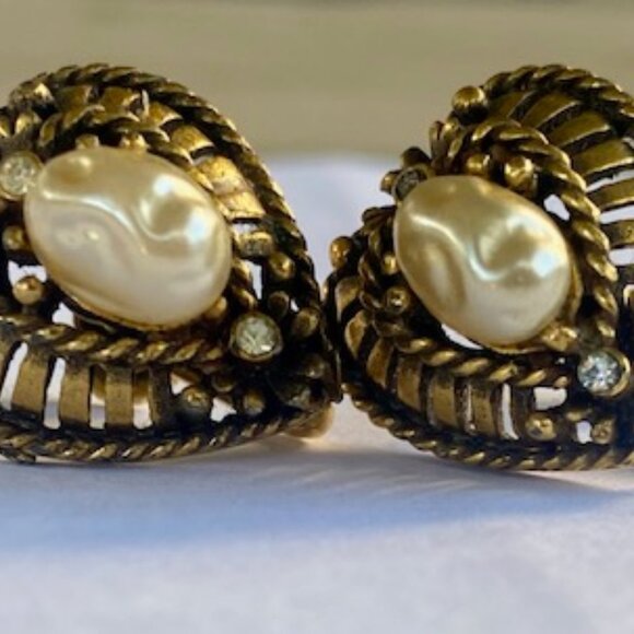 Coro Jewelry - Vintage CORO Heart Filigree Earrings